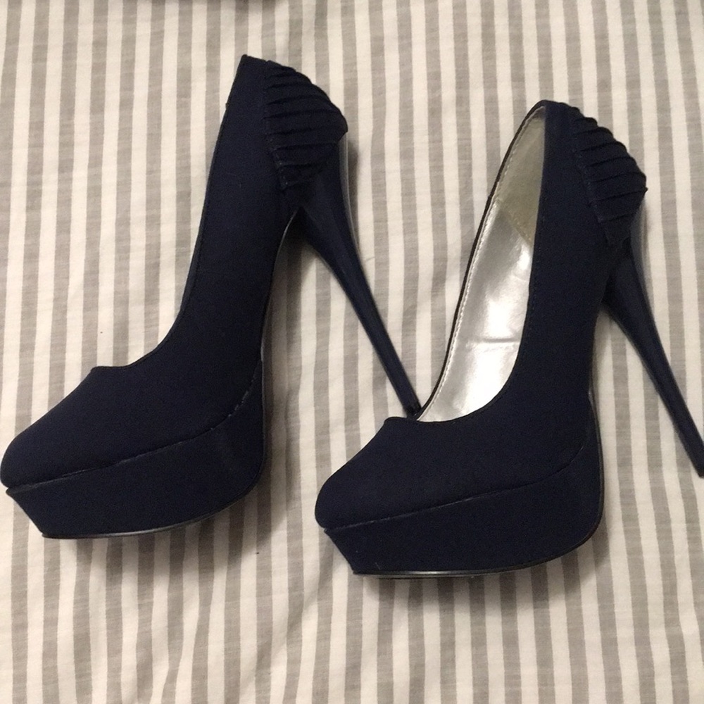 Navy size 6 heels